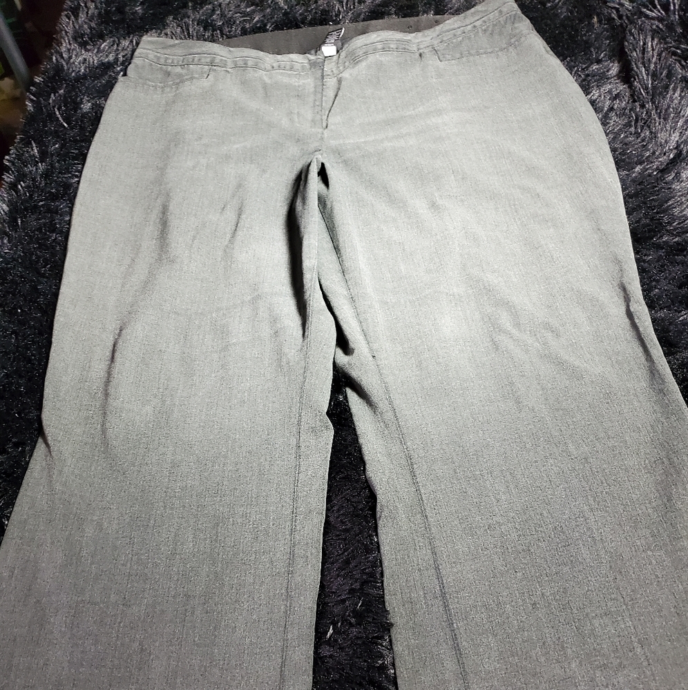 Line Bryant women's pants cropped size 18